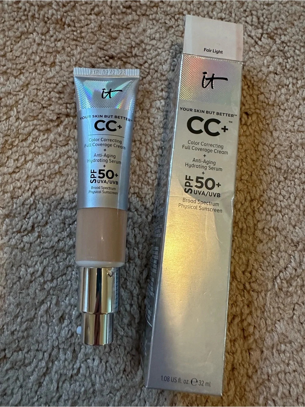 it cosmetics CC+ Cream SPF 50+ in Fair Light - New in Box